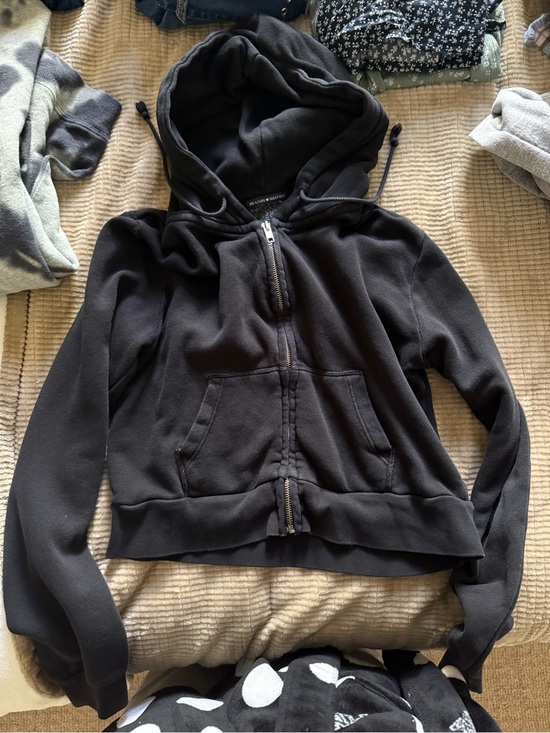 Brandy Melville Jackets & Blazers - Brandy Melville Black Cropped Zip-Up Hoodie Jacket